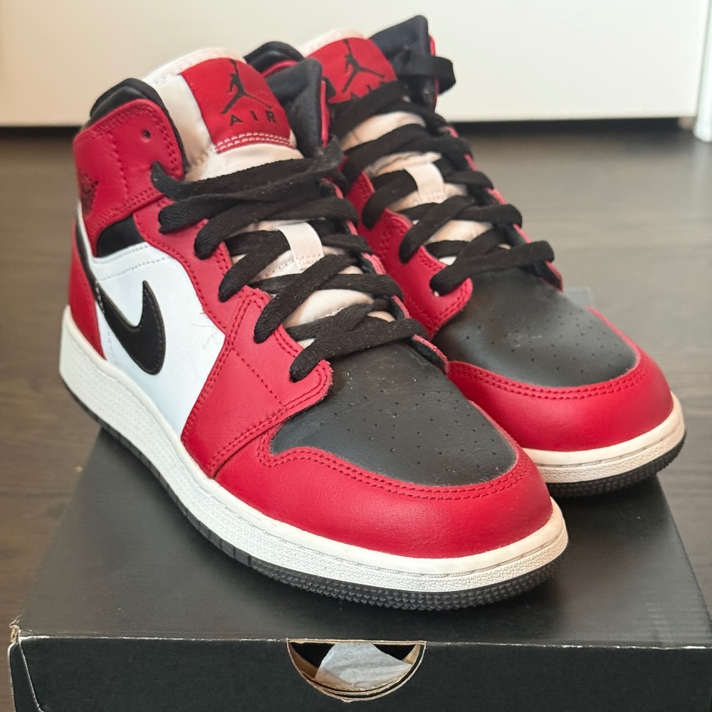 Jordan 1 Mid Chicago Black Toe (GS) - Size 6 Youth